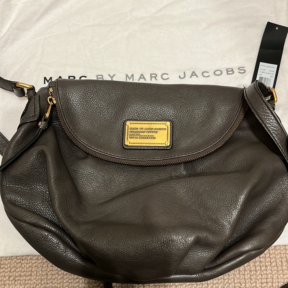 Marc by Marc Jacobs Classic Q Natasha Crossbody Pebbled Leather,’Faded Aluminum’